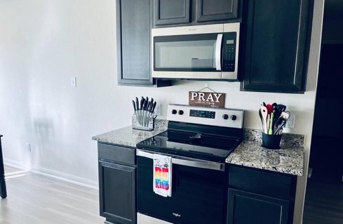 Katy Apartment | Cozy Spacious Home w. Fire Pit, Garden Tub & More!
