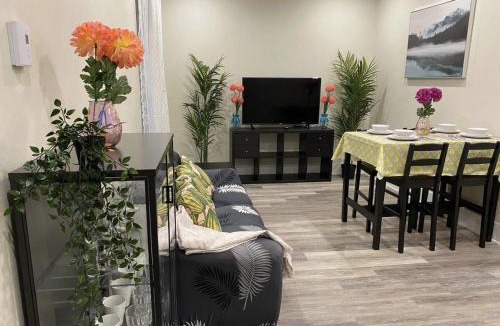 Cote-Des-Neiges—Notre-Dame-De-Grace Apartment | Cozy stays