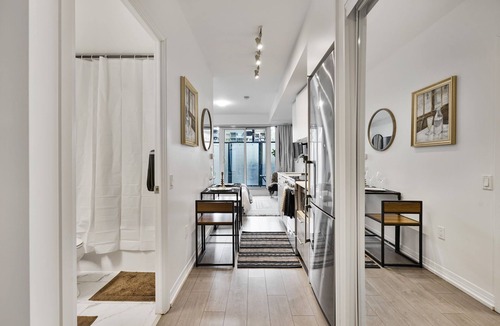 Garden District Condo | Cozy Studio by SuiteMia