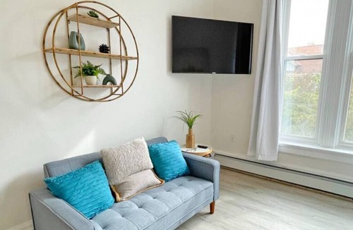 Mount Auburn Apartment | Cozy Studio with Parking | Near UC, Zoo, Downtown