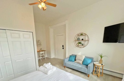 Mount Auburn Apartment | Cozy Studio with Parking | Near UC, Zoo, Downtown