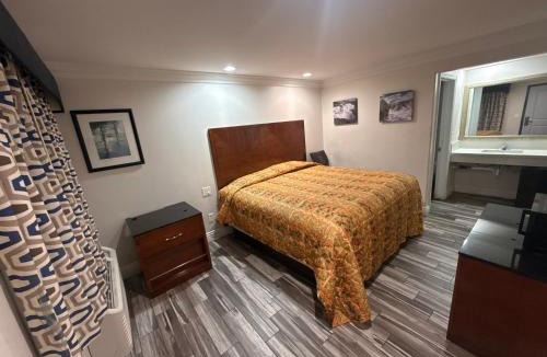 South Gate Hotel | Crescent Motel, South Gate - Los Angeles