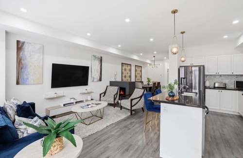 The Blue Mountains Villa | Crosswinds Peak: Sleek 3BDR - Mins to BM Village