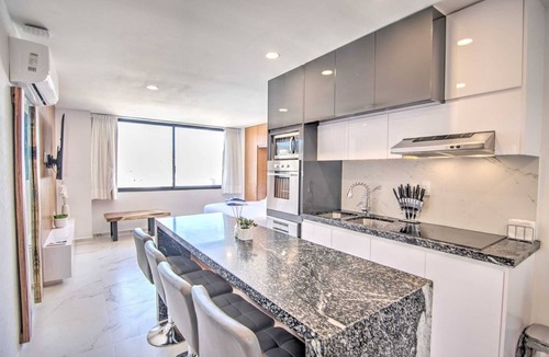 La Cruz de Huanacaxtle Apartment | Cruz 504: Studio w Rooftop Pool, 2 Blocks to Beach