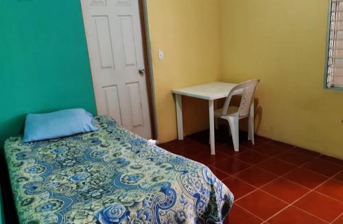 Tlajomulco de Zuniga House | Cuarto en renta con servicios