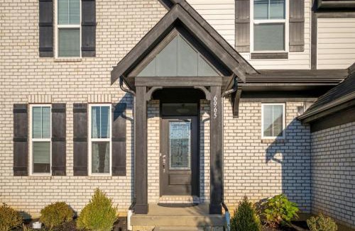 Otterbien Home House | Cul de sac home in Family friendly community