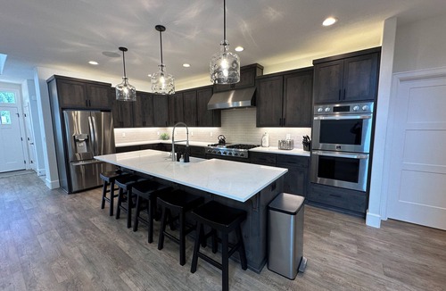 Detroit House | Custom-built Detroit Lake house - walking distance to the lake and town!