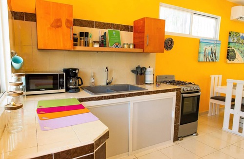 Chicxulub Puerto House | Cute refurbished house, large pool, km. 8