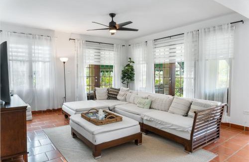 Cerro Gordo Villa | Daria Beachfront community steps 2 pool- Generator