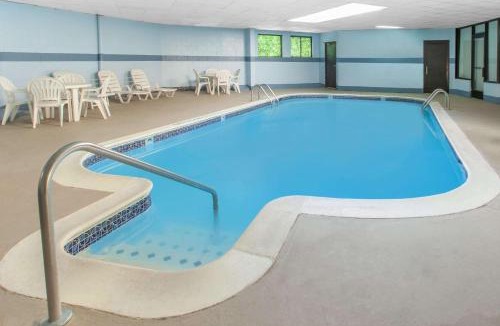 Madison Heights Hotel | Days Inn & Suites by Wyndham Madison Heights MI