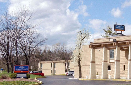 Springdale Hotel | Days Inn & Suites by Wyndham Cincinnati North