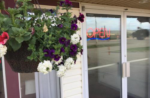 Dawson Creek Hotel | DC Lodge