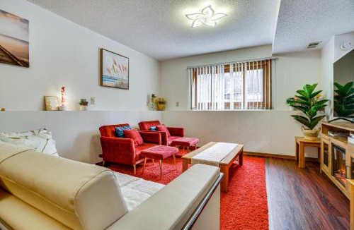 Maplewood House | Deck & Outdoor Dining! Spacious St Paul Getaway