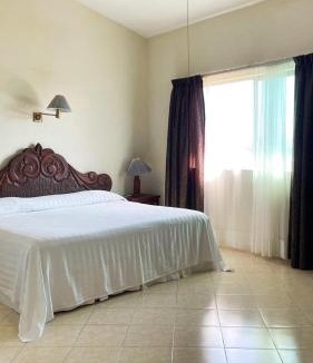 La Cruz de Huanacaxtle Bed & Breakfast | Delfin