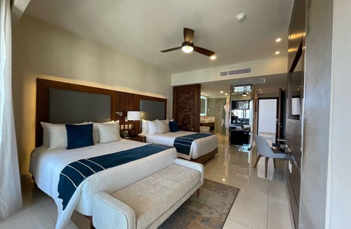 Chula Vista Resort | Deluxe Studio @ Villa la Valencia Beatiful Beach Front Condo with full service