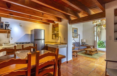 La Cruz Apartment | Departamento en calle principal del centro con A/C