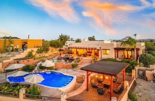Casas Adobes House | Desert Sunset Escape