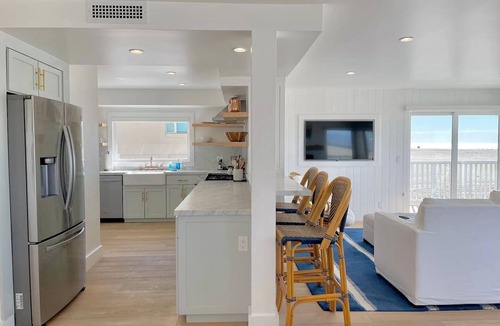 Oxnard Shores House | Designer Beachfront Home on the Sand