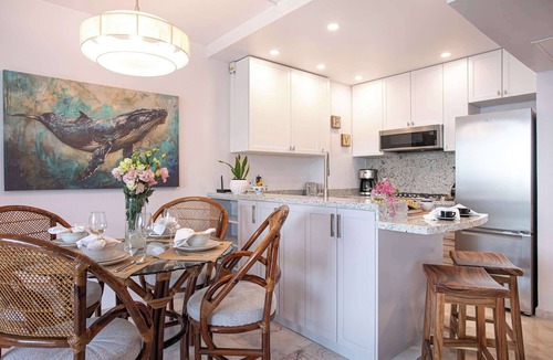 South Shore Hotel Area Apartment | Designer Remodeled Beachfront Retreat, Ocean Views