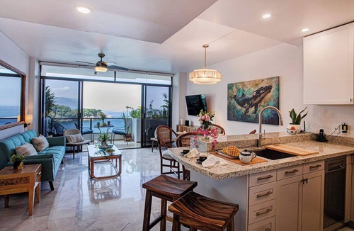 South Shore Hotel Area Apartment | Designer Remodeled Beachfront Retreat, Ocean Views