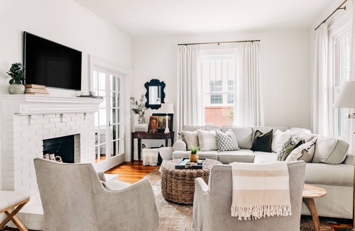 Pettigru Street Historic District House | Designer Retreat in Quaint Historic District w Front Porch Dining under the oaks