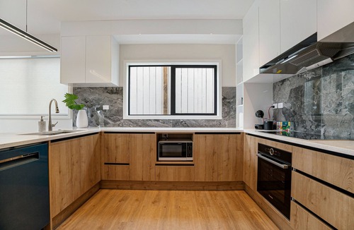 Devonport House | Devonport Beach Front Home w/Netflix & Nespresso
