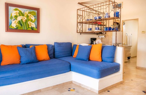 Colonia El Progreso Villa | Disconnect and Recharge in Spacious Villa