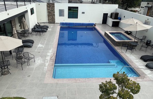 Raquet Club House | Discover the perfect getaway at our lakeside home within a gated community