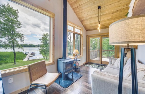 Almelund House | Dock, Fire Pit, Games! Spirt Lake Family Retreat