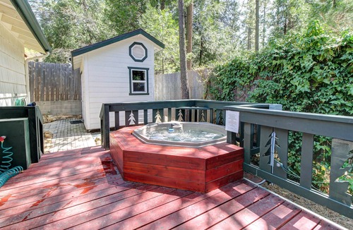Idyllwild House | Dog-friendly mountain retreat with private hot tub & well-appointed deck