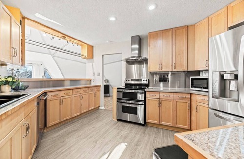 Bedford Apartment | Dome Manor - 2 Game Rooms, Hot tub & Pool!