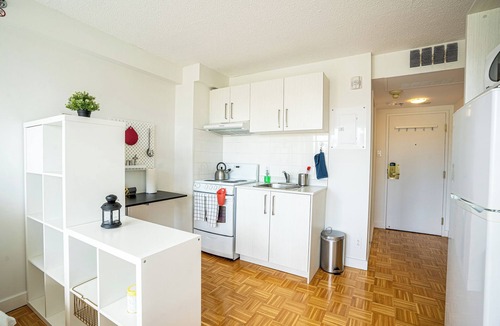 Downtown Montreal Apartment | Dorchester Chic Studio