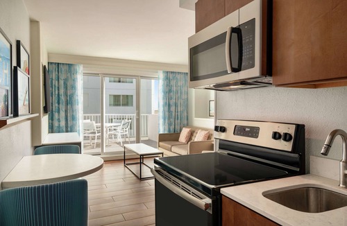 Midtown Ocean City Hotel | DoubleTree by Hilton Ocean City Oceanfront