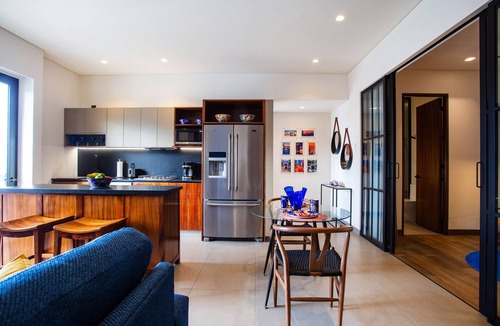 Colonia 5 de Diciembre Condo | Downtown 1BR + 2 BA + Den | Gym & Secure Parking