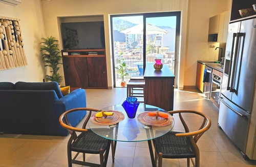 Colonia 5 de Diciembre Condo | Downtown 1BR + 2 BA + Den | Gym & Secure Parking
