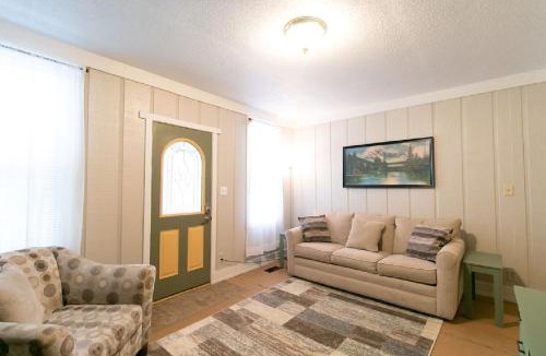 Wabash House | Downtown 2 Bedroom Cottage, Sleeps 6, Walking Distance to Honeywell, Downtown Restaurants, Shopping