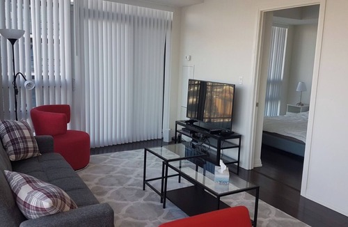 Old Town Condo | Downtown Bright & Modern Condo With Free Gym