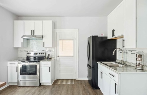 Mexicantown - Southwest Detroit House | Downtown Detroit Gem – 3 Bedrooms and Culture!
