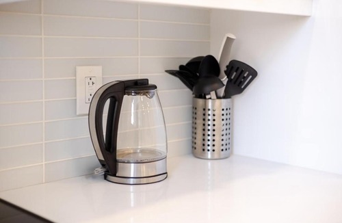 Quartier des Spectacles Apartment | Downtown Hideaway Peaceful and Trendy