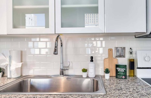 Downtown Cincinnati Apartment | Downtown King Bed Near Carew Tower w/Rooftop