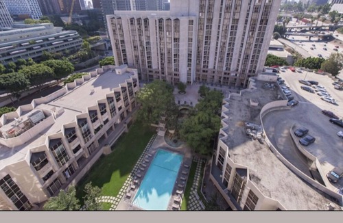Beverly Hills Apartment | DOWNTOWN LA!! Big 2beds 2bath Tower Unit. With gorgeous views ☀️. 420 friendly