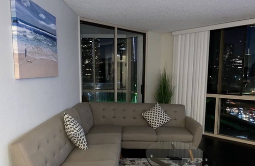Beverly Hills Apartment | DOWNTOWN LA!! Big 2beds 2bath Tower Unit. With gorgeous views ☀️. 420 friendly