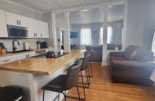 Yachting Village House | Downtown living 3 bed 3rd fl