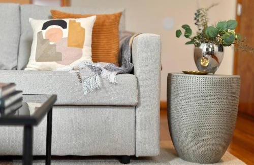 Mill River Apartment | Downtown New Haven by Yale & Little Italy - AO Destinations