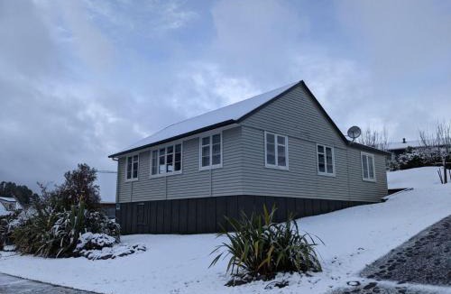Ohakune House | Drasko's Den - Ohakune Holiday Home