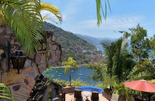 South Shore Hotel Area Villa | Dream Getaway Luxury Private Villa with Stunning Pacific Views! Dedicated Staff.