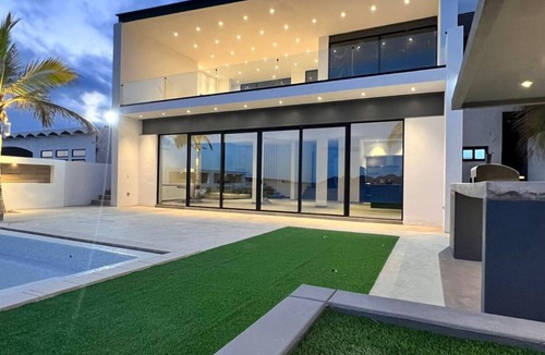 San Carlos House | Dreamhouse 5 Bedroom With Pool Located Right On The Water