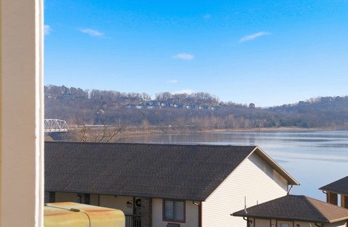 Kimberling City Condo | Driftwood Den – Condo for 2