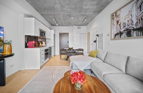 Connaught Apartment | DT Views |UG Park | Mins to Saddledome | Gym