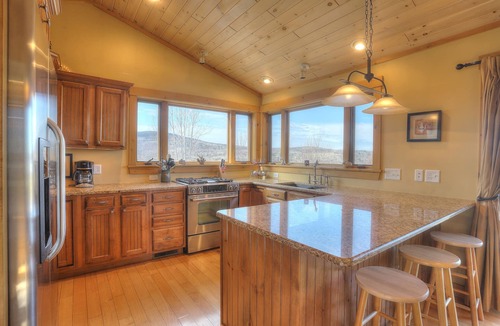 Rangeley Cabin | Eagles Rest - If you are looking for stunning mountain and lake views, this is the cabin for you